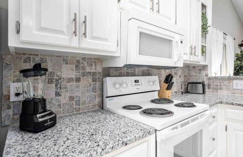 Cozy Boho Kildaire Farms Home- near Downtown - Foto 19