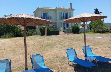 Luxury Beachfront Villa Poseidon Artemisiou Παραθαλάσσια Βίλα στην βόρεια Εύβοια για φιλοξενία 9 ατόμων - Foto 31