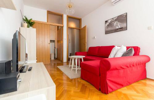 "Apartment Zagreb Idila Center", with a balcony, speed WiFi - Photo 8