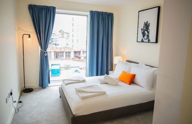 Thames View 2 Bed Apartment With Balcony - Photo 10