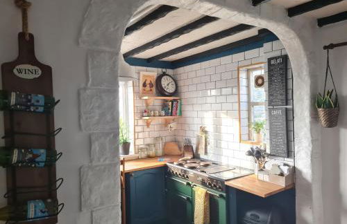 Old Road Cottage Pet Friendly Outdoors Beaches - Photo 1