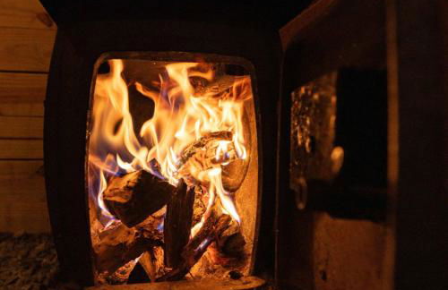 Meadow View Romantic Nature Stay w Barn, Outdoor Tub and Sauna - Foto 8