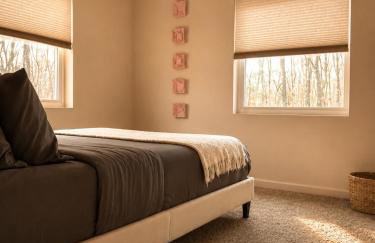 Poconos Modern Chalet I Hot Tub I Home Theater I Fenced Yard I Pet Friendly - Foto 51