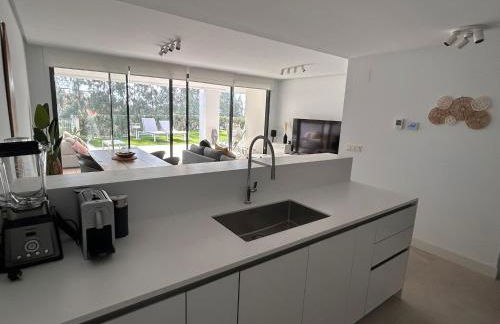 Modern garden apartment by Cabopino golf - Photo 9