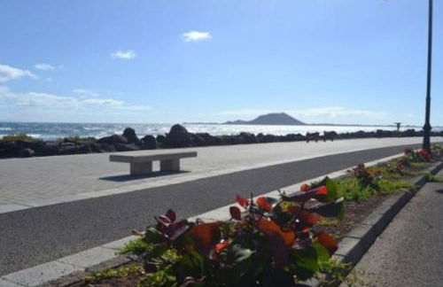 MY OCEAN HOME !!! Breathtaking location, Steps to the ocean, Spacious sea view, Fully Equipped and Well-Furnished with Private Entrance and High-Speed Fiber Optic Internet - Photo 4