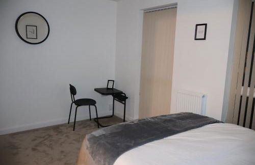 Modern house in City Centre with private parking and gated property - Foto 28