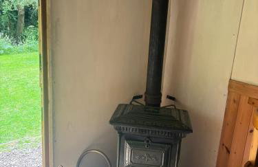 Otter Camp Private Riverside Glamping with Hot Tub - Foto 45