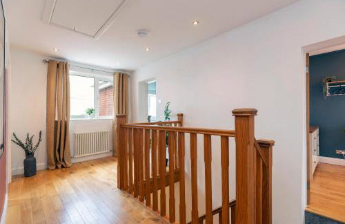 Stunning Bishop Auckland House with 5-bedrooms & 8 Beds Sleeps 12 with Free Parking by PureStay - Foto 49