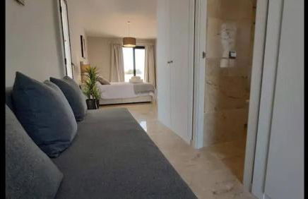 Fabuloso y amplio Duplex en Urb Jardines de Sotogrande - Foto 17