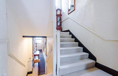 Spacious 5BR Home w/Game Room - Foto 21