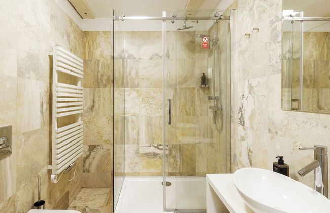 Limehome Prague Halkova - Foto 72