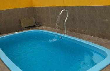 Casa espaçosa com Piscina próximo a Praia e lagoa - Foto 1