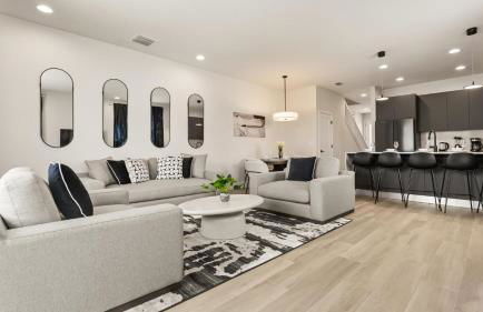 Contemporary 4BR Townhome with Pool & Themed Rooms - Foto 7
