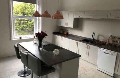 Stunning Bebington Maisonette - large private drive and entrance, good transport links - Foto 1