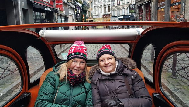 Excursão privada de 1 hora em Lille em conversível 2CV com degustação de produtos locais - Foto 4, Pequenas ruas da cidade velha