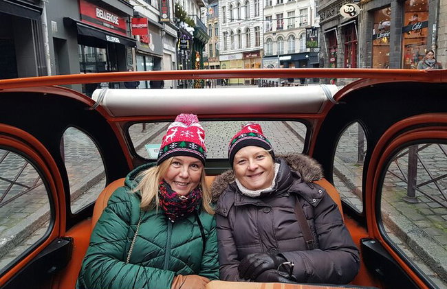 Excursão privada de 1 hora em Lille em conversível 2CV com degustação de produtos locais - Foto 4