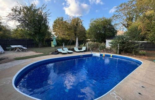 Quaint Cottage in heart of LYH - POOL with HOT TUB! - Foto 10