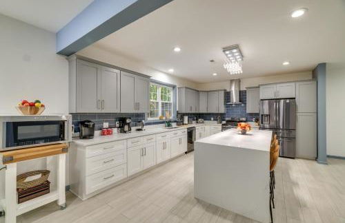 Game Room and Home Theater! Immaculate Poconos Lodge - Foto 12