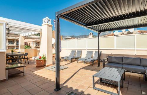 Seaside stay with large terrace, pool & parking REMS - Foto 28