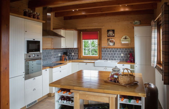 Affluent Chalet in Septon with Whirlpool, Sauna, Hot Tub - Foto 9