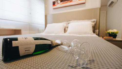 LRFlat 3 - Flat para pessoas exigentes com requinte e conforto próximo de tudo! Garagem e portaria 24h - Foto 2