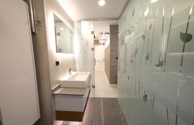 Sky Garden Suites - Photo 17