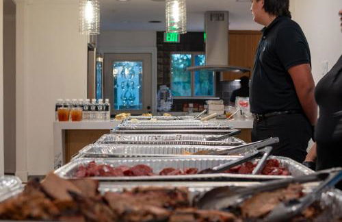 The LUX at West Event & Stay, Pool, Golf & Pickle - Foto 48