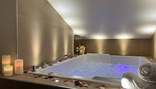 Cocon Blanc câlin avec Jacuzzi privatif - LoveRoom Insolite - Foto 2