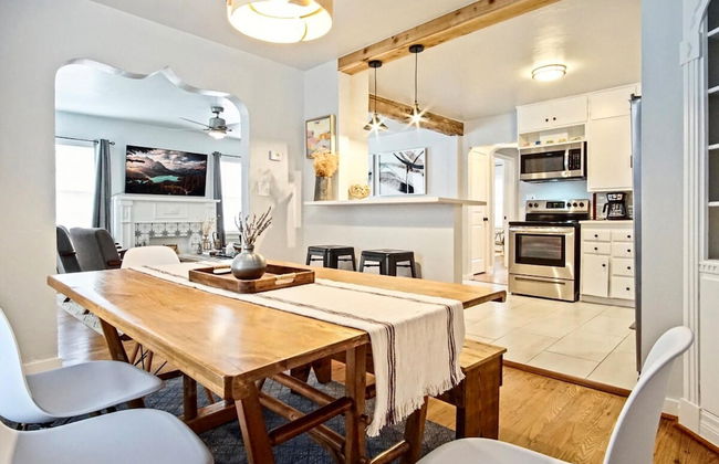 Modern Rustic 3 -bedroom 2 Bathrooms Carport - Photo 10