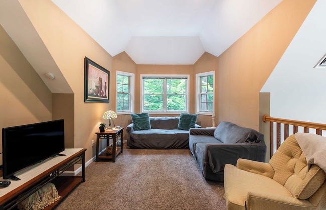 Bear Trail Chalet by Avantstay Retreat w/ Outdoor Living Deck & Fire Pit - Foto 16