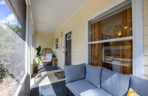 Your UF Getaway: 1 Block from Campus - 4 BD Haven - Foto 34