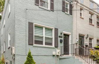 Stylish 3BR Townhouse with Backyard,and Easy Parking - Photo 62