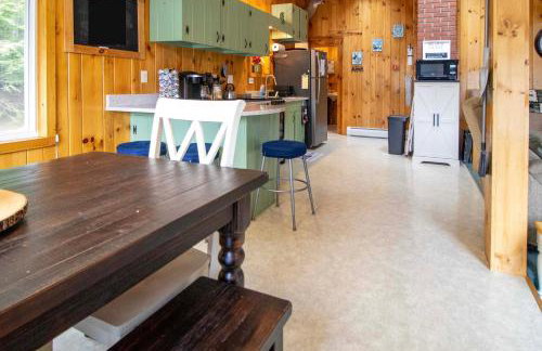 Lakefront Home with Seasonal Dock in Limerick! - Foto 9