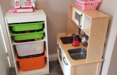 Detached luxury 5 bed house, lanscaped garden, fire pit, parking, can sleep families or workers - Foto 39