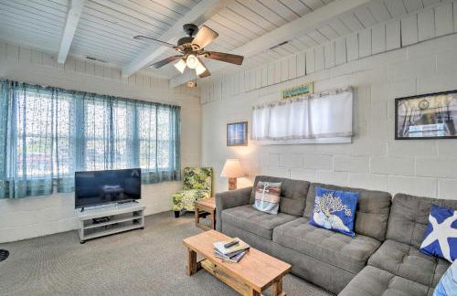 Steps to Ocean Breezy Myrtle Beach Bungalow! - Foto 6