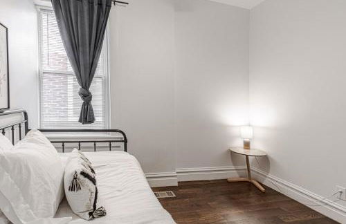 Ann Avenue Spacious 3BR Home with Games, Yard and Near Downtown - Photo 16