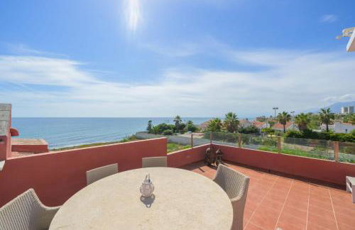 Beautiful Frontline beach Townhouse - Photo 44
