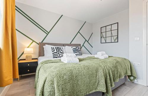 Charming House - Walking distance to Town Centre - Free Parking, Self-Check-In, Fast WiFi and Smart TV by Yoko Property - Photo 8