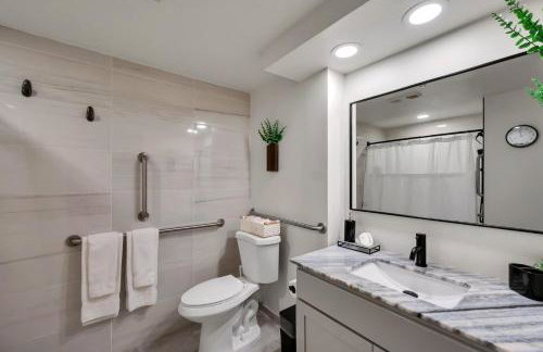 Upscale Midtown Studio and Private Balcony - Foto 6