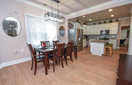 Luxe 6BR Escape Sleeps 24, Private Parking only 5min to Mid&Dtwn ATL - Foto 26