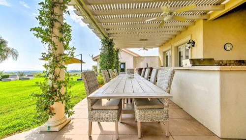 Luxe Wine Country Estate with Orchard-Facing Balcony - Foto 2