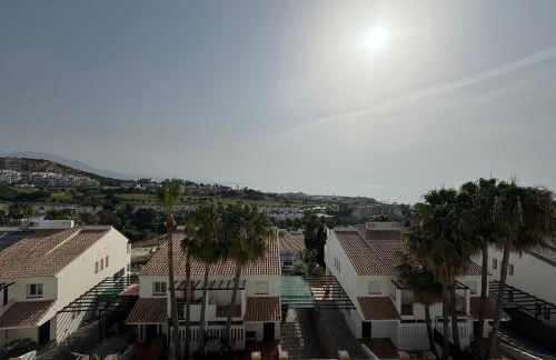 Casa Feliz - Stunning 2 bed Penthouse in Manilva with pool, sea and mountain views, close to the beach and facilities - Photo 25