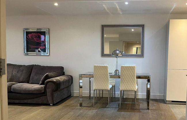 Luxury 2 Bed 2 Bath Apartment Central Location - Foto 9