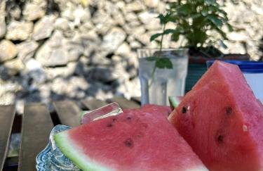 Cozy apartment with private yard - Photo 4