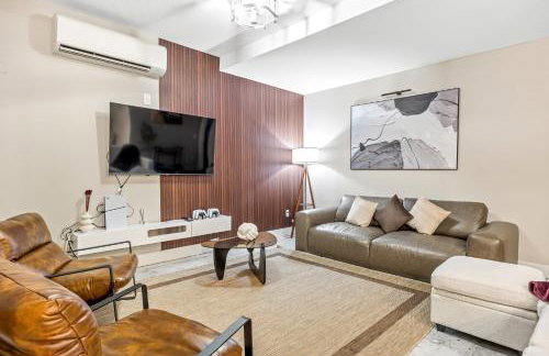 Mid-Century Stay 5BR and 5 Baths w PS5 & Laundry - Foto 5