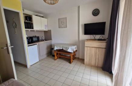 Les Capitelles Bord de plage avec grande piscine - Vue montagne - Balcon - Photo 3