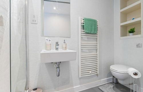 #79 World Famous Rotunda Skyline Views - Near Victoria Square - Sleeps 6 - " Perfect for contractors and Families" - Foto 34