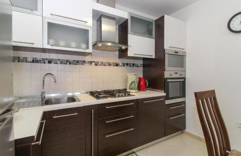 2 Bedroom Lovely Apartment In Gracisce - Foto 10