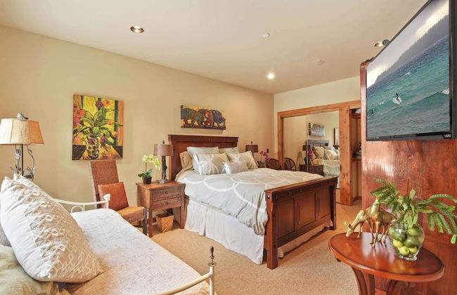 Wulf's Lodge at Olympic Valley Unwind in Hot Tub! - Photo 7