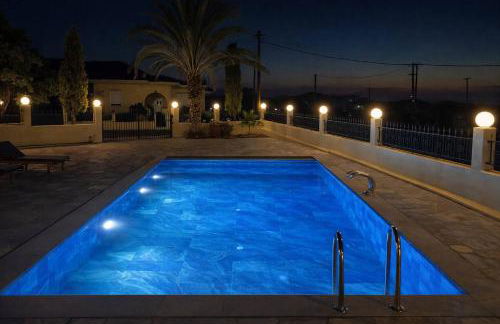 Creta Leisure Escape Private Pool & Garden Oasis - Foto 38